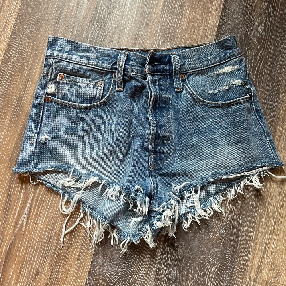 LEVIS 501 shorts size 26